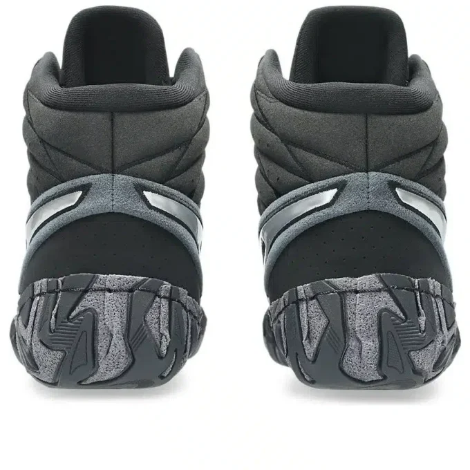 Aggressor 6 “Black Pure Silver”
