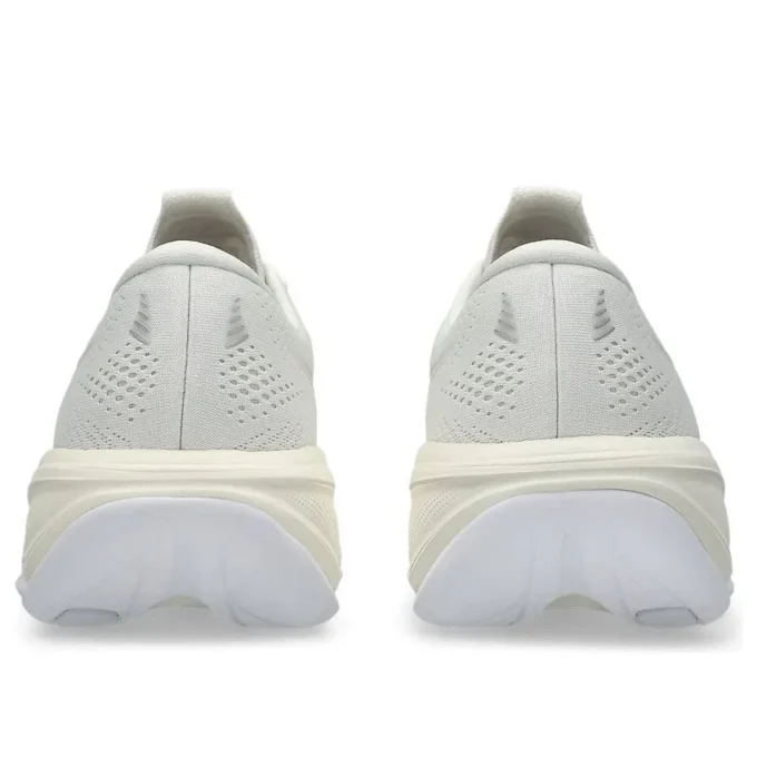 Gel-Cumulus 28 “Cream Glacier Grey”