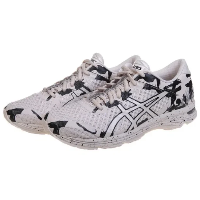 Gel-Noosa Tri “Off White Black”