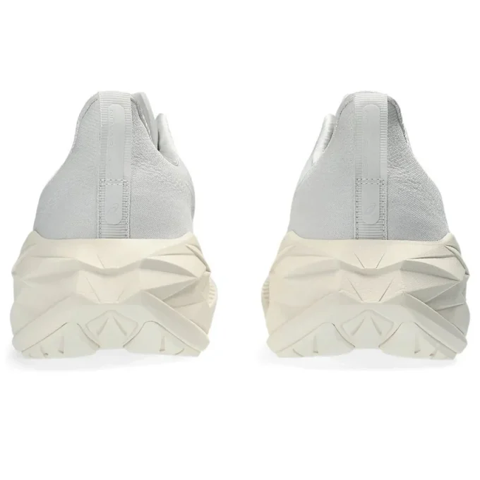 Novablast 4 “White Beige”